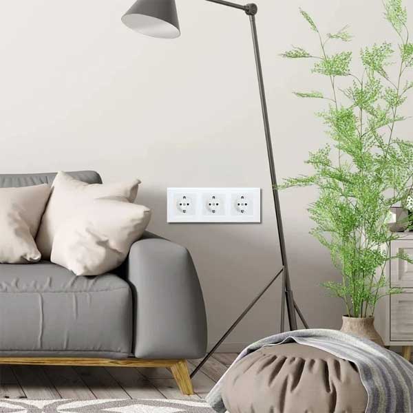 Priza tripla cu rama din sticla securizata Classlights , 16A, Alb